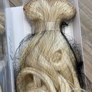 2 packs!!!- Ezee-on 18” color 613 clip in extensions